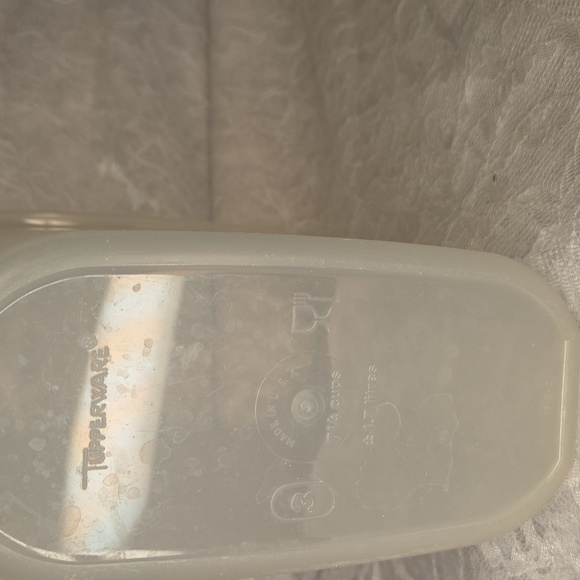 Tupperware: Container with Lid - Picture 8 of 8